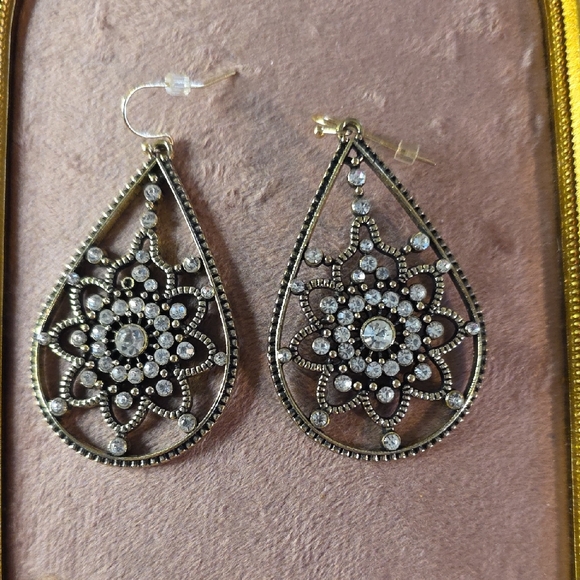 Jewelry - Antique Gold Crystal Teardrop Earrings